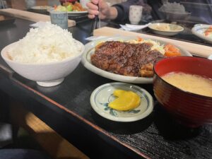 ボリューム満点みそカツ定食,原商店街稲廼屋